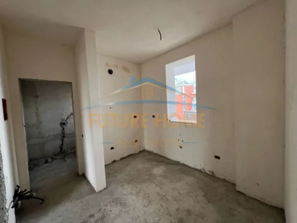 Shitet, Apartament 2+1+2, Qender