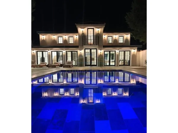 Durres, shitet Vile 5+1+Aneks+Ballkon Kati 3, 1.900 m² 690.000 € (Shijak , Durrës)