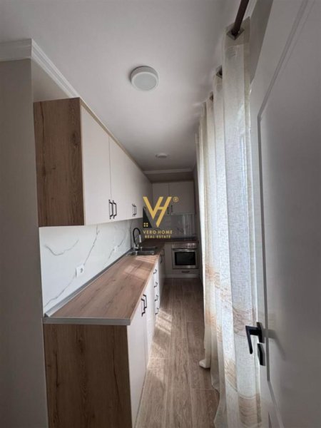 Tirane, jepet me qera apartament 2+1+Ballkon Kati 5, 80 m² 500 € (SELITE)