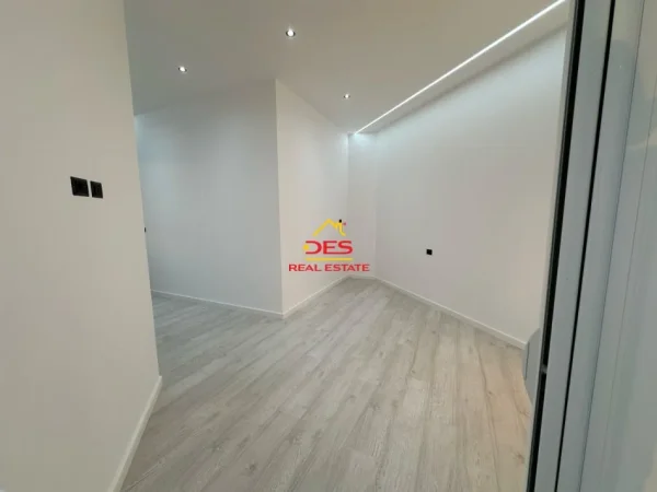 Vlore, shitet apartament 2+1+Ballkon Kati 1, 108 m² 355.000 € (Rruga Murat Tërbaçi)