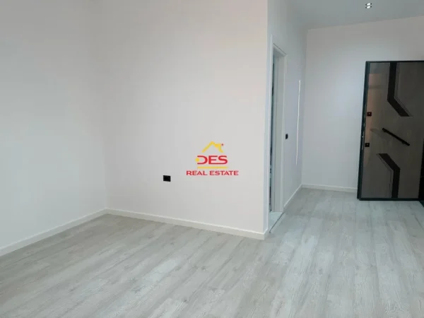 Vlore, shitet apartament 2+1+Ballkon Kati 1, 108 m² 355.000 € (Rruga Murat Tërbaçi)