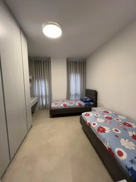 Tirane, jepet me qera apartament 2+1+Ballkon Kati 2, 100 m² 750 € (xhanfize Keko)