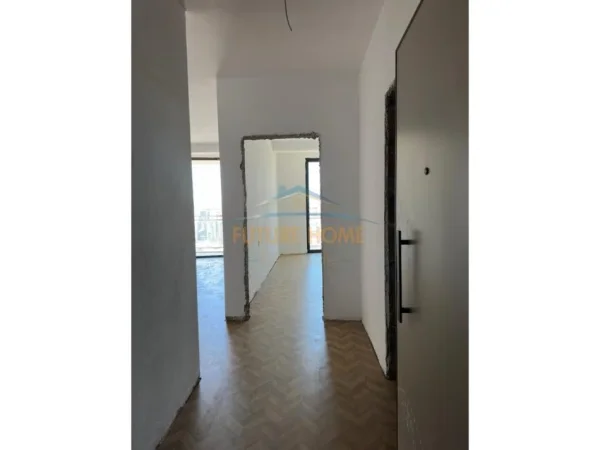 Shitet, Apartament 1+1, Rruga Mine Peza, Tiranë.