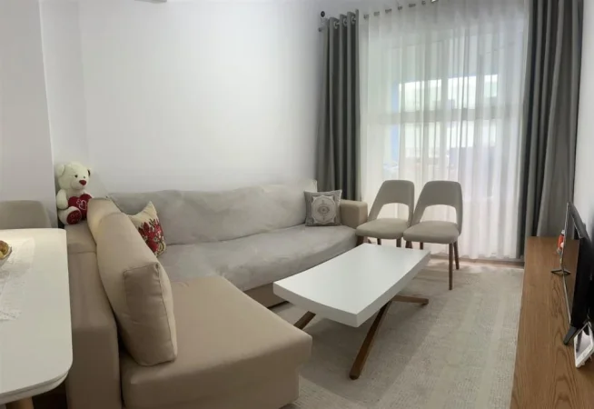 Tirane, jepet me qera apartament 1+1+Ballkon Kati 2, 45 m² 350 € (Ali demi , kompleksi kaimi)