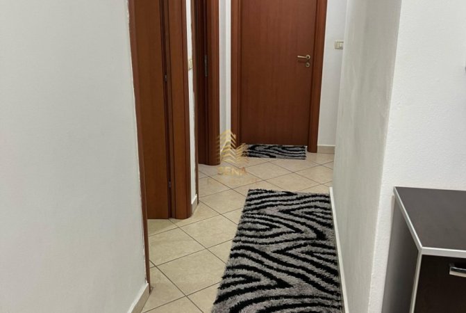 Tirane, jepet me qera apartament 2+1+Ballkon Kati 4, 85 m² 680 € (Rruga Bilal Golemi)
