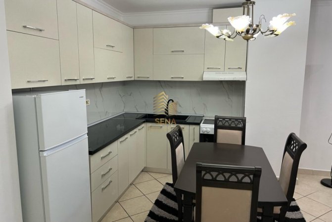 Tirane, jepet me qera apartament 2+1+Ballkon Kati 4, 85 m² 680 € (Rruga Bilal Golemi)