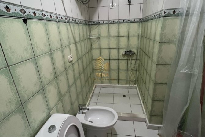 Tirane, jepet me qera apartament 2+1+Ballkon Kati 4, 85 m² 680 € (Rruga Bilal Golemi)