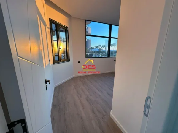 Vlore, shitet apartament 1+1+Ballkon Kati 1, 70 m² 240.000 € (Rruga Murat Tërbaçi)