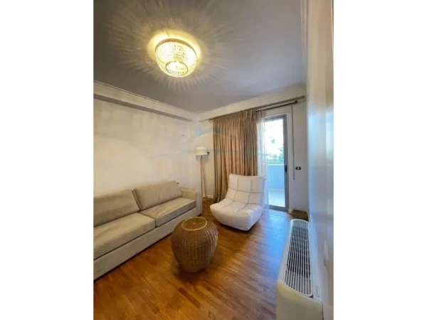 Tirane, shitet apartament 2+1+Ballkon, me pamje nga Liqeni Artificial,  Kati 2, 116 m² 250.000 € (Liqeni i Thate)