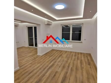 Tirane, jepet me qera zyre Kati 2, 120 m² 800 € (Rruga Mine Peza)