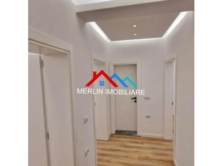 Tirane, jepet me qera zyre Kati 2, 120 m² 800 € (Rruga Mine Peza)