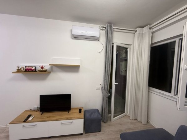 Tirane, jepet me qera apartament 1+1+Ballkon Kati 9, 75 m² 430 € (Yzberisht tek Grand Galery)