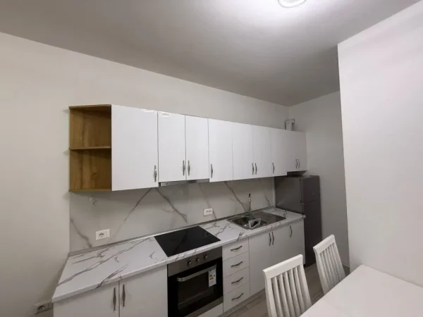 Tirane, jepet me qera apartament 1+1+Ballkon Kati 9, 75 m² 430 € (Yzberisht tek Grand Galery)