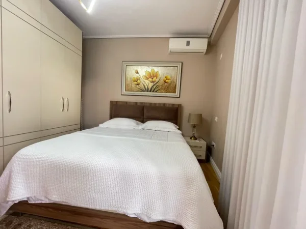 Tirane, jepet me qera apartament 2+1+Ballkon , 83 m² 1.300 € (Myslym Shyri)