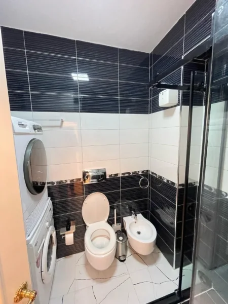 Tirane, jepet me qera apartament 2+1+Ballkon , 83 m² 1.300 € (Myslym Shyri)