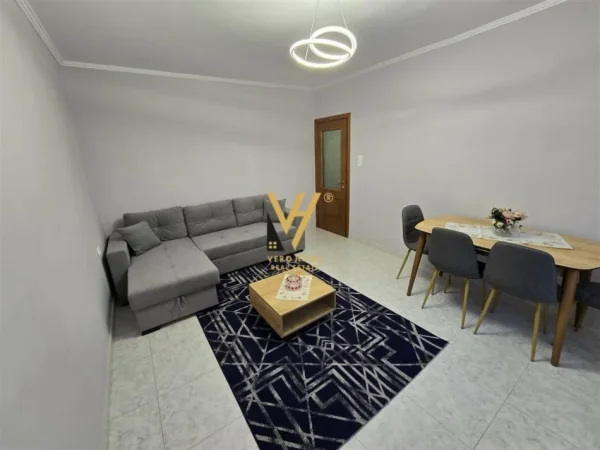 Tirane, jepet me qera apartament 1+1+Ballkon Kati 2, 56 m² 700 € (SELITE)