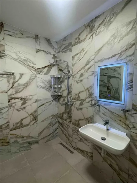 Tirane, jepet me qera apartament 1+1+Ballkon Kati 3, 58 m² 650 € (shkolla e kuqe)