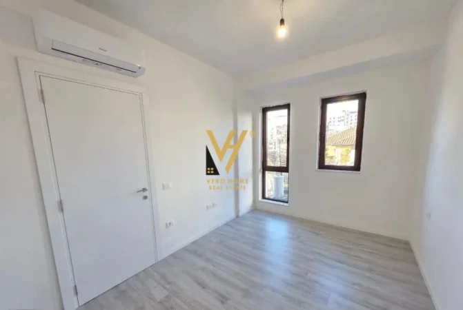 Tirane, jepet me qera zyre Kati 1, 58 m² 500 € (MYSLYM SHYRI)