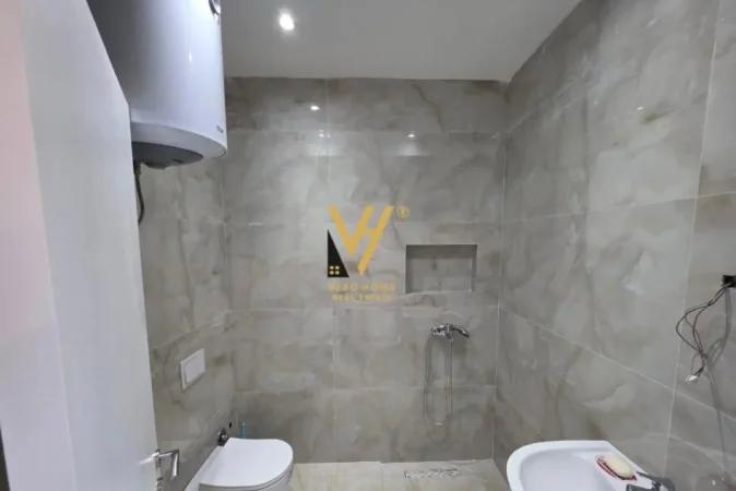 Tirane, jepet me qera zyre Kati 1, 58 m² 500 € (MYSLYM SHYRI)