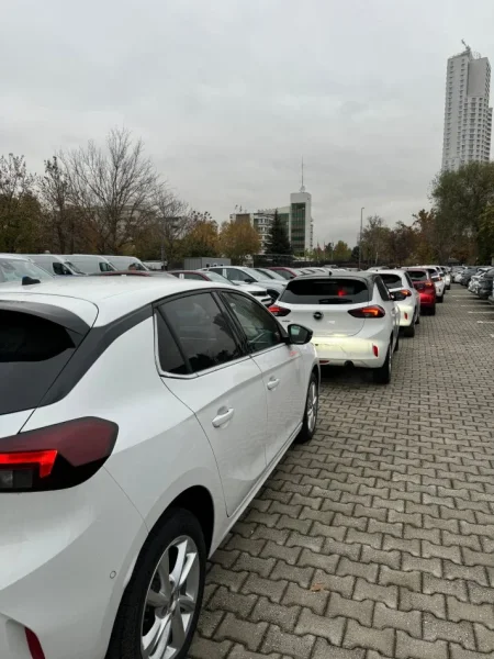 Tirane, jap me qera makine Opel Corsa Nafte, gri metalizato automatik Kondicioner 24 €