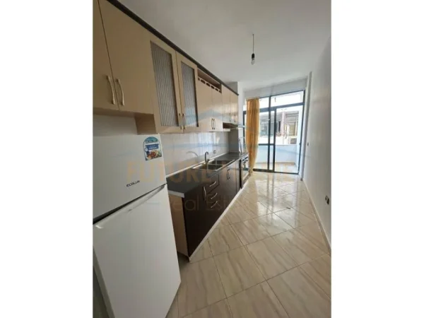 Tirane, shitet apartament 2+1 Kati 3, 90 m² 80.000 € (FRESK)