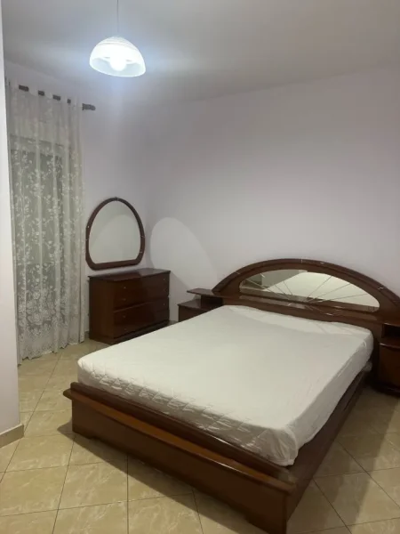 Tirane, jepet me qera apartament 1+1+Ballkon Kati 5, 75 m² 400 € (rruga Don Bosko)