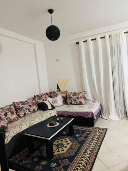Tirane, jepet me qera apartament 1+1+Ballkon Kati 3, 80 m² 450 € (SELITE)