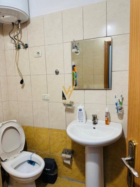 Tirane, jepet me qera apartament 1+1+Ballkon Kati 3, 80 m² 450 € (SELITE)