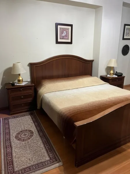 Tirane, jepet me qera apartament 2+1 Kati 3, 110 m² 800 € (Bllok)