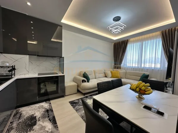 Tirane, shitet apartament 2+1+Ballkon Kati 8, 77 m² 165.000 € (Golden Parku)