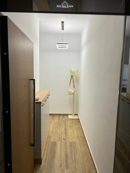 Tirane, jepet me qera apartament 1+1+Aneks Kati 4, 70 m² 500 € (kinostudio)
