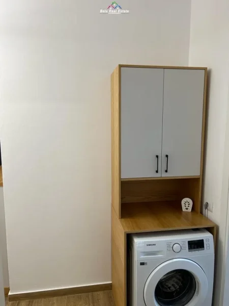 Tirane, jepet me qera apartament 1+1+Aneks Kati 4, 70 m² 500 € (kinostudio)