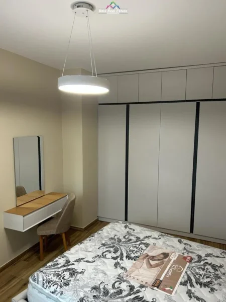 Tirane, jepet me qera apartament 1+1+Aneks Kati 4, 70 m² 500 € (kinostudio)