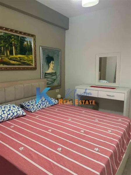Tirane, jap me qera apartament 1+1+Ballkon Kati 3, 70 m² (prane rruges Bardhyl, te shkolla 4 Deshmoret)