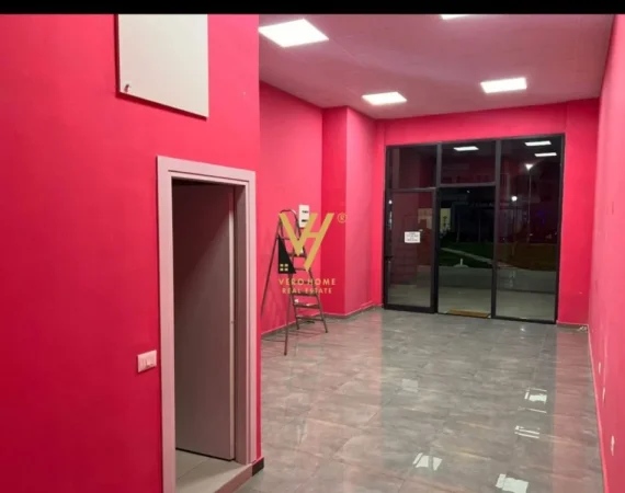 Tirane, jepet me qera dyqan Kati 0, 40 m² 600 € (YZBERISHT)