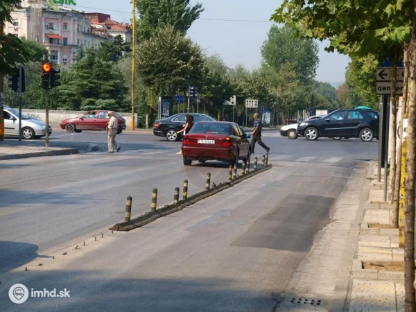 Tirane, jepet me qera dyqan Kati 0, 30 m² 500 € (MINISTRIA E JASHTME)