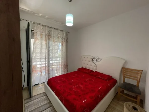 Tirane, jepet me qera apartament 2+1+Ballkon Kati 2, 85 m² 800 € (Rruga Egnatia)
