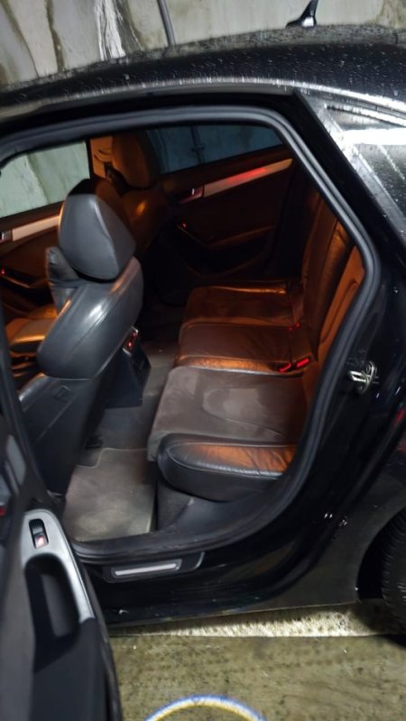 Tirane, shitet makine Audi a4 2.7 naft Nafte, e zeze automatik Klima 320.000 km 7.500 €