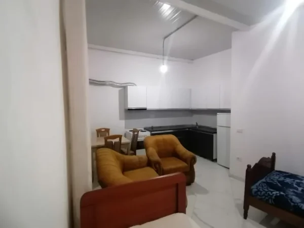 Tirane, jepet me qera apartament 2+1 Kati 1, 70 m² 300 € (Qytetit Studenti)