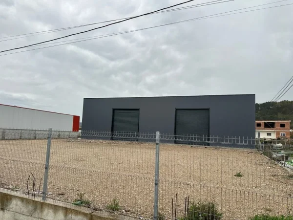 Tirane, jepet me qera magazine Kati 0, 1.000 m² 1.500 € (PRUSH)