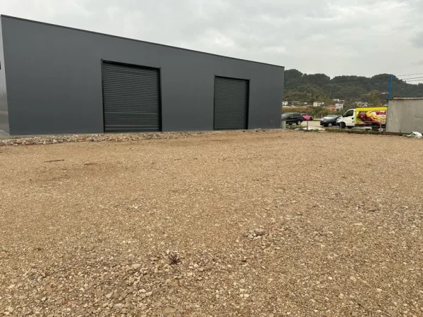 Tirane, jepet me qera magazine Kati 0, 1.000 m² 1.500 € (PRUSH)