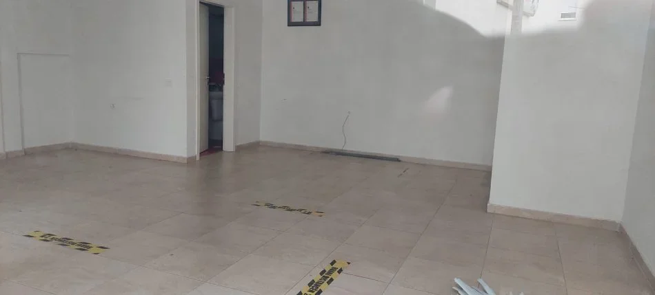 Tirane, jepet me qera ambjent biznesi Kati 0, 50 m² 700 € (Kompleksi Kontakt)