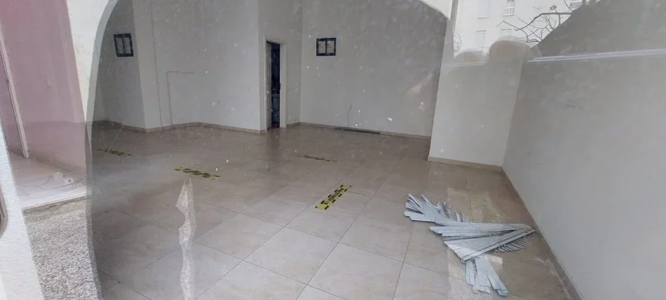 Tirane, jepet me qera ambjent biznesi Kati 0, 50 m² 700 € (Kompleksi Kontakt)