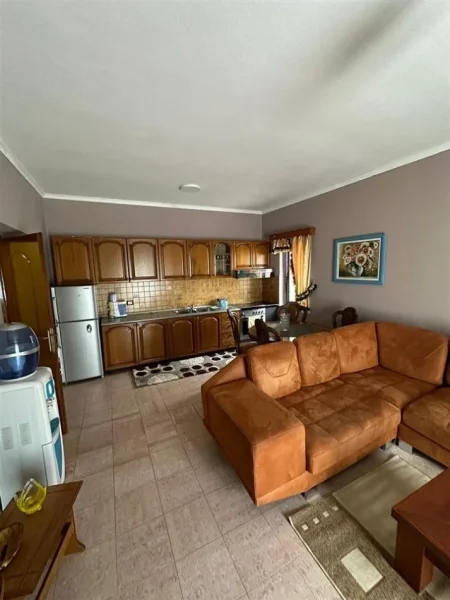 Tirane, jepet me qera apartament 2+1+Ballkon Kati 2, 100 m² 500 € (rruga Ferit Xhajko)
