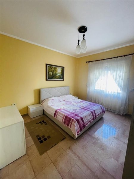 Tirane, jepet me qera apartament 2+1+Ballkon Kati 2, 100 m² 500 € (rruga Ferit Xhajko)
