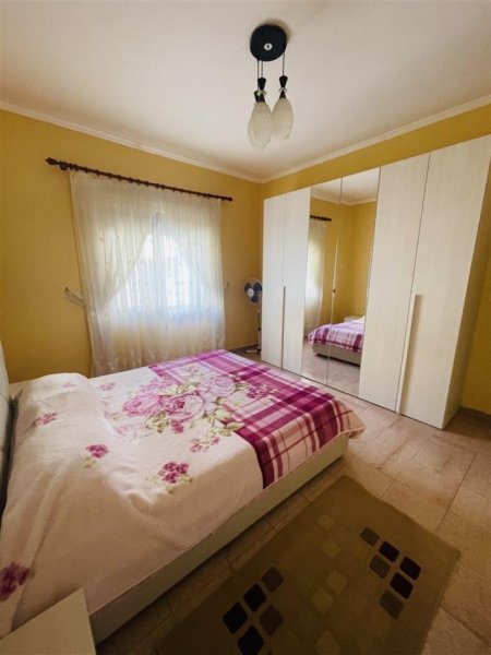 Tirane, jepet me qera apartament 2+1+Ballkon Kati 2, 100 m² 500 € (rruga Ferit Xhajko)