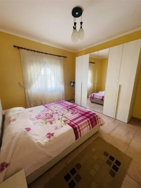 Tirane, jepet me qera apartament 2+1+Ballkon Kati 2, 100 m² 500 € (rruga Ferit Xhajko)