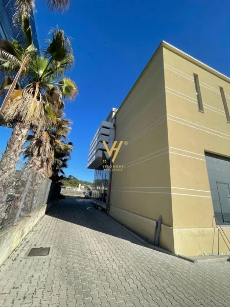 Tirane, shitet ambjent biznesi Kati 0, 1.770 m² 3.000.000 € (VORE, MARIKAJ)