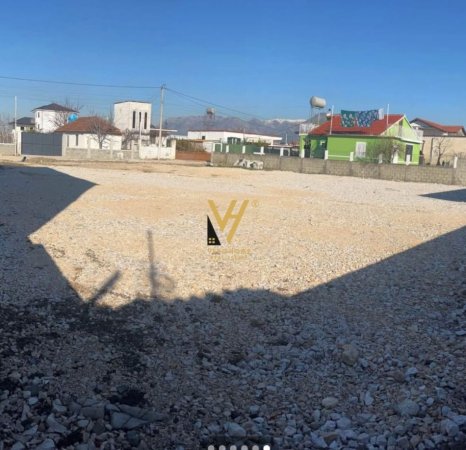 Tirane, jepet me qera toke , 1.000 m² (BATHORE)