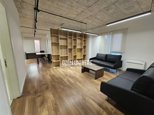 Tirane, jepet me qera ambjent biznesi Kati 3, 170 m² 2.500 € (Rruga e Elbasanit)